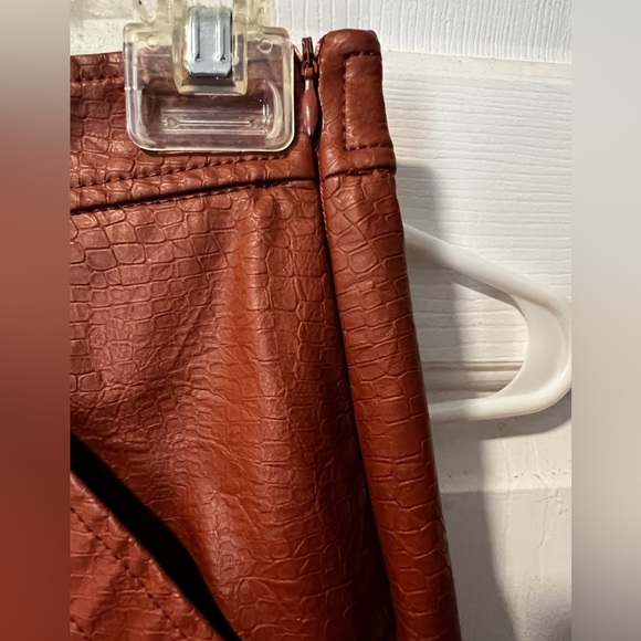 Faux leather skirt - Picture 2 of 4
